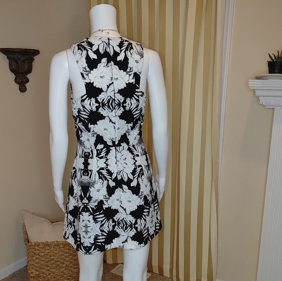 BEC & BRIDGE FLORAL MINI DRESS 6 - Picture 4 of 6